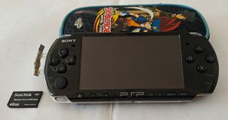 PSP 3004 Sony negra rebajada. Funda, cargador, etc