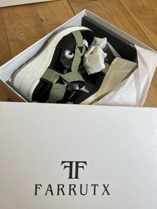 Sandalias Farrutx plataforma Mambo Pitón verde