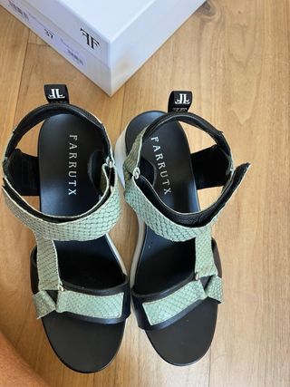 Sandalias Farrutx plataforma Mambo Pitón verde