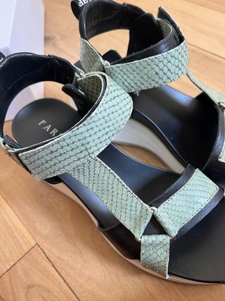 Sandalias Farrutx plataforma Mambo Pitón verde