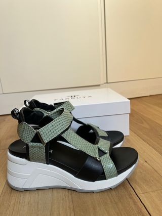 Sandalias Farrutx plataforma Mambo Pitón verde