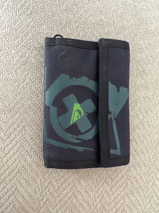 Cartera Quiksilver negra y verde