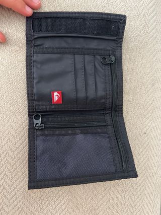 Cartera Quiksilver negra y verde