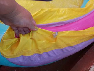 Piscina infantil con tobogán