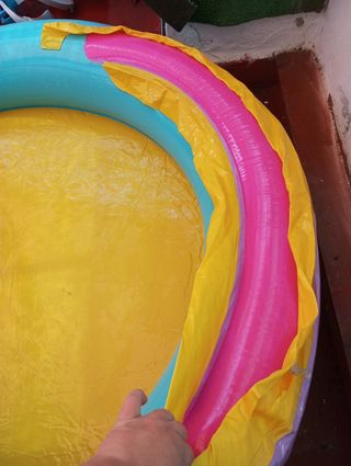 Piscina infantil con tobogán