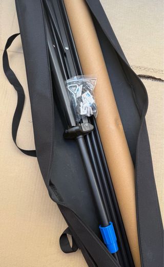 Pantalla proyector 80” con trípode y bolsa