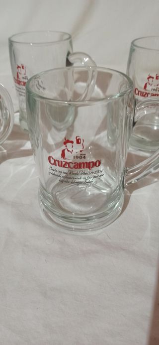 6 Jarras Cruzcampo 0.5L
14 alt / 8 cm diámetro 