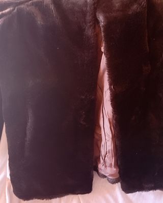 Abrigo marrón de pelo sintético