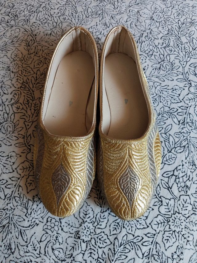 Zapatos niña dorados y plateados talla 31.32 
