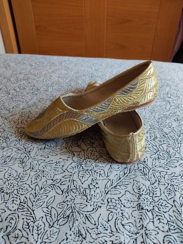 Zapatos niña dorados y plateados talla 31.32 
