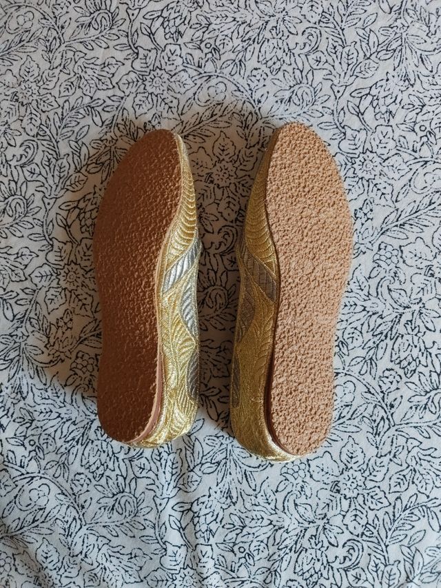 Zapatos niña dorados y plateados talla 31.32 
