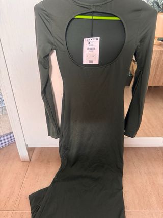 Vestido Bershka verde oliva talla XS