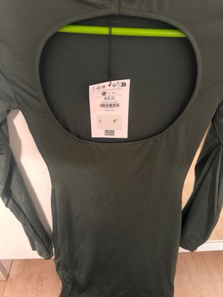 Vestido Bershka verde oliva talla XS