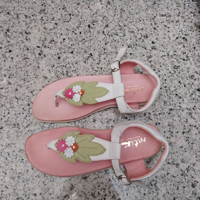 Sandalias Natik blancas