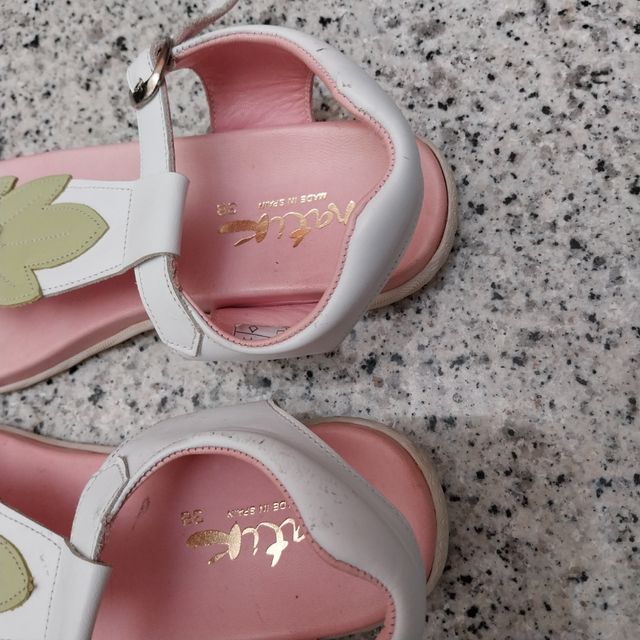 Sandalias Natik blancas