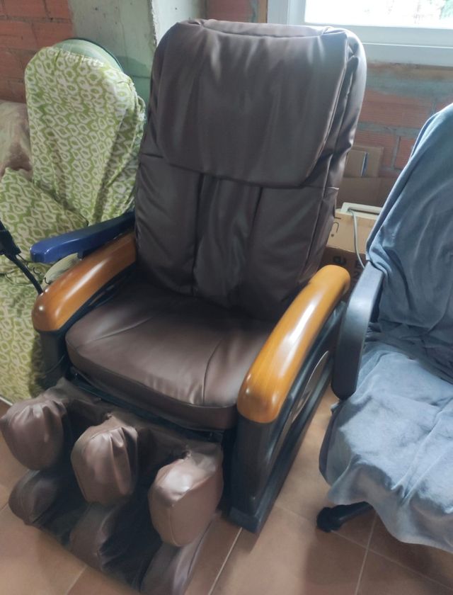 Sillón masaje marrón piel sintética