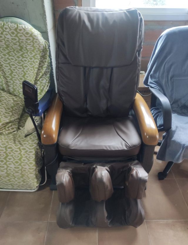 Sillón masaje marrón piel sintética