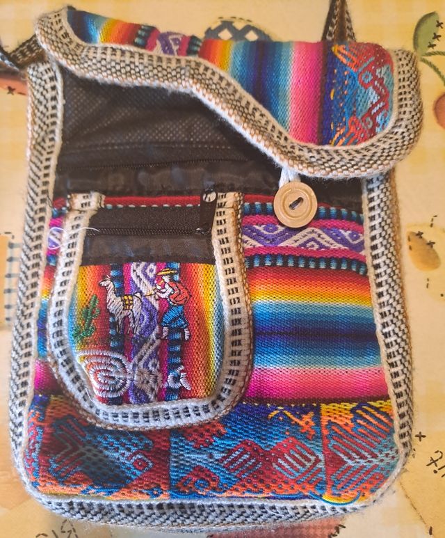 Borsetta peruviana e multicolore con la Tracolla.
