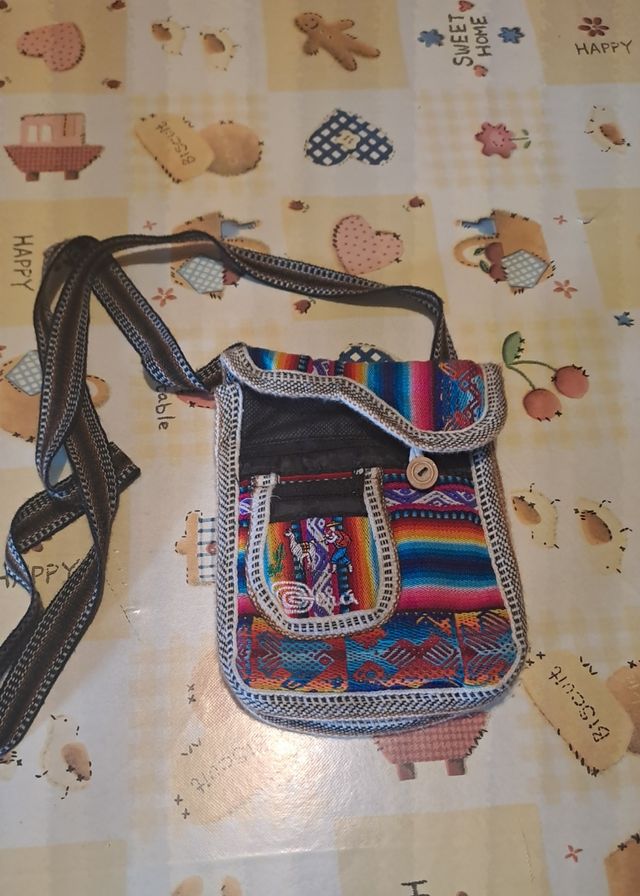 Borsetta peruviana e multicolore con la Tracolla.