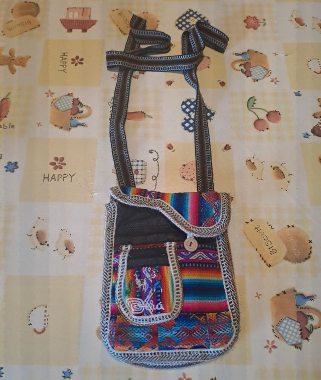 Borsetta peruviana e multicolore con la Tracolla.