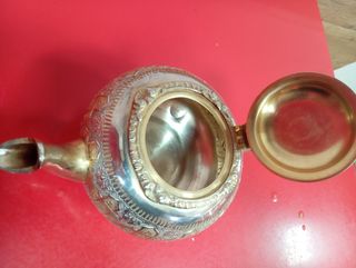 Tetera metal dorada y plateada