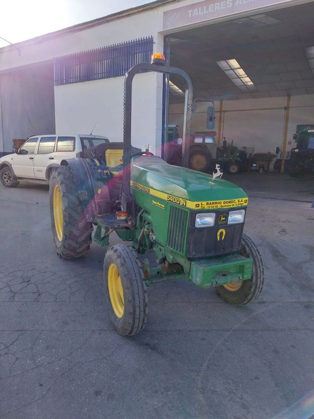 John Deere 5400N - Tractor