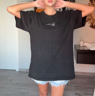 T-shirt nera vintage
