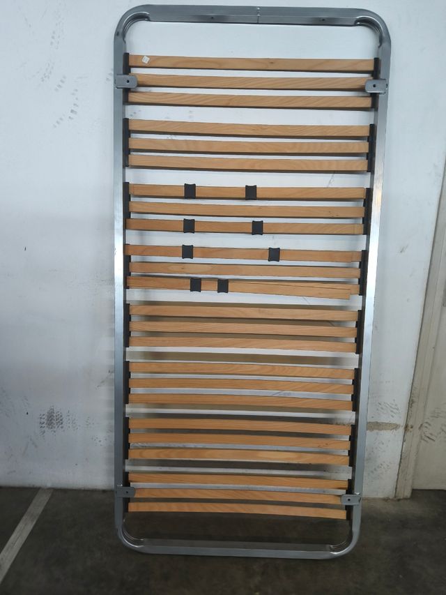 Somier madera y metal con patas y refuerzo lumbar