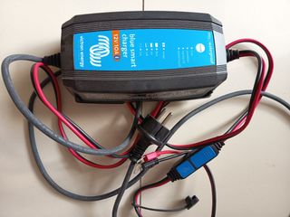 Cargador baterías Victron 12V/10A