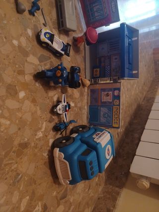Playmobil -pinypon- Policía: comisaría y vehículos