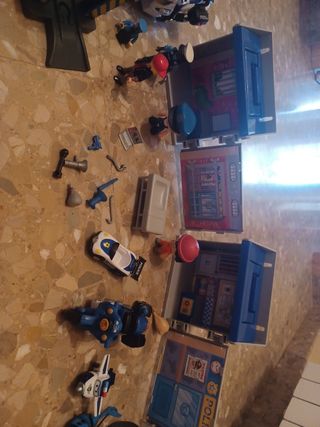 Playmobil -pinypon- Policía: comisaría y vehículos