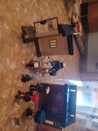 Playmobil -pinypon- Policía: comisaría y vehículos