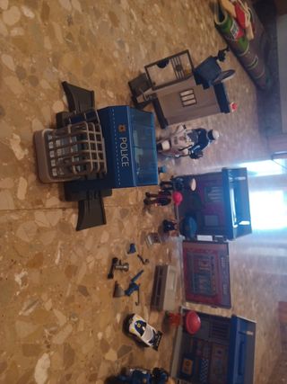 Playmobil -pinypon- Policía: comisaría y vehículos