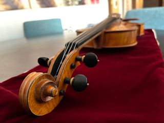 Viola clásica de 16’ pulgadas.