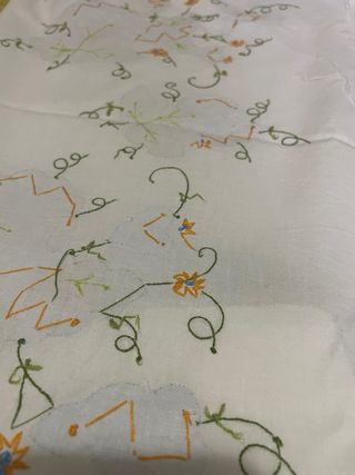 Tovaglia ricamata a mano - uva