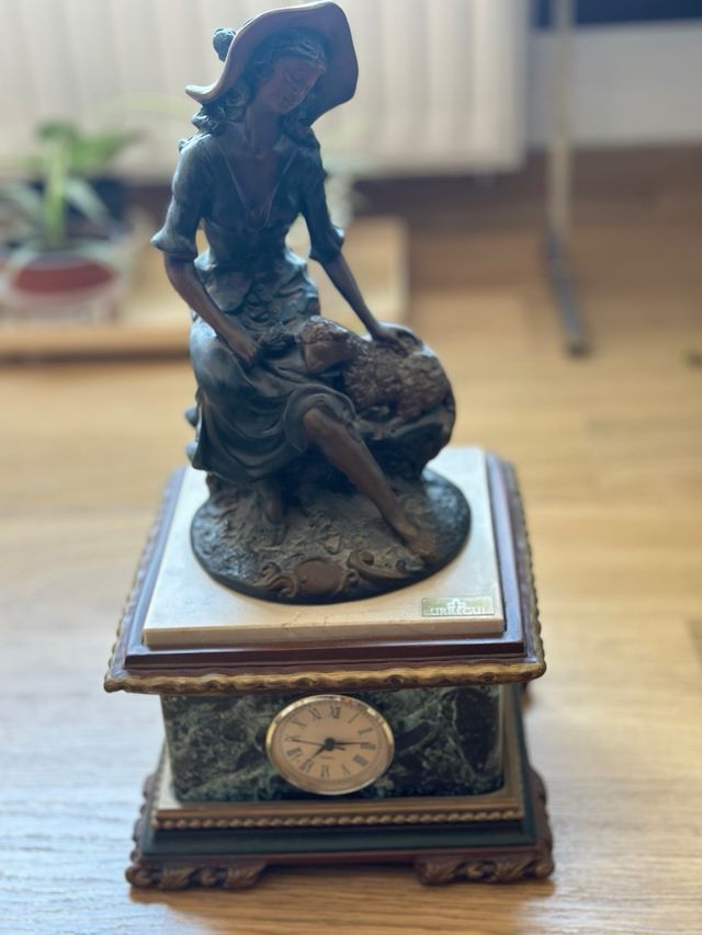 Reloj sobremesa figura pastoril Urregui
