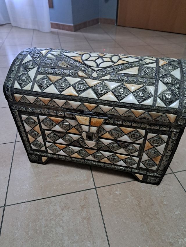 Bauletto in legno e metallo