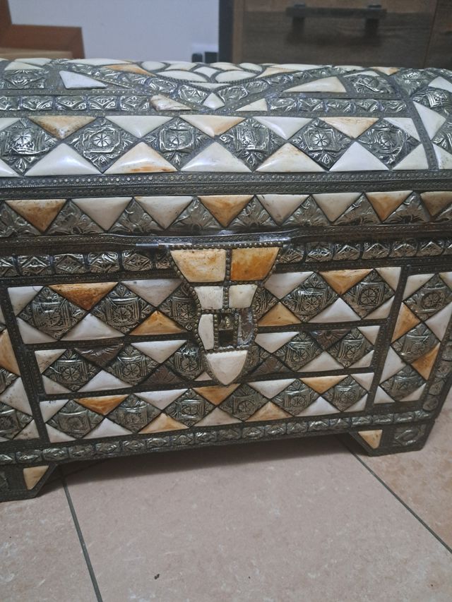 Bauletto in legno e metallo