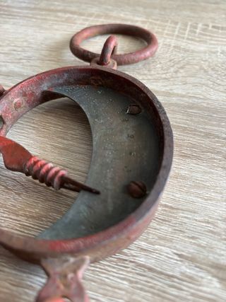 Báscula romana antigua de hierro