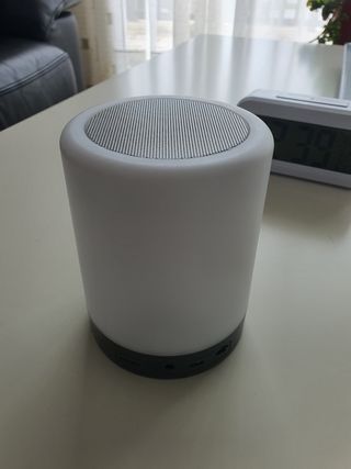 Altavoz inalámbrico Bluetooth Portátil pequeño.