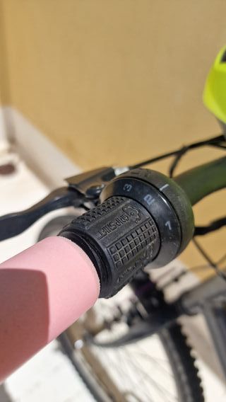 Bicicleta montaña 26" COMPLETO CON CASCO Y CADENA