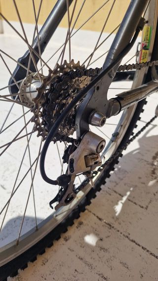 Bicicleta montaña 26" COMPLETO CON CASCO Y CADENA