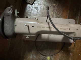 Máquina de coser Singer antigua.