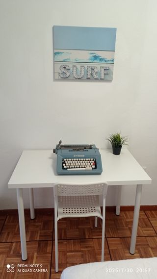 Máquina de escribir antigua.
Olivetti studio 46.