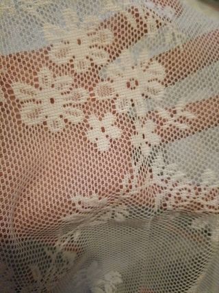 Cortina blanca de encaje