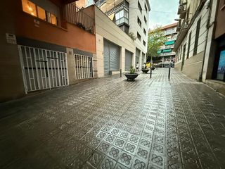 Local comercial en venta en El Camp de l'Arpa del Clot en Barcelona