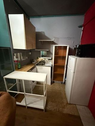 Local comercial en venta en El Camp de l'Arpa del Clot en Barcelona