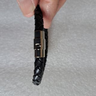 Pulsera cuero trenzado negra cierre magnetico