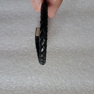 Pulsera cuero trenzado negra cierre magnetico