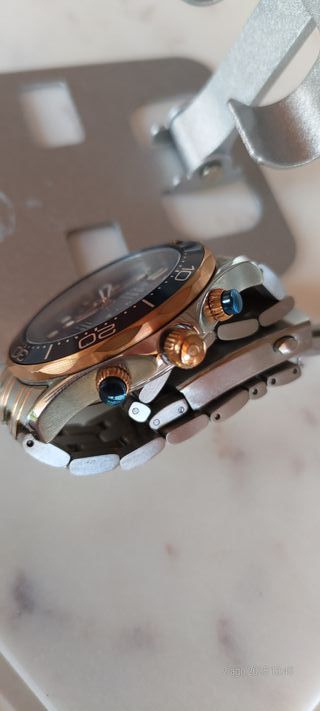 Omega Seamaster: orologio meccanico blu